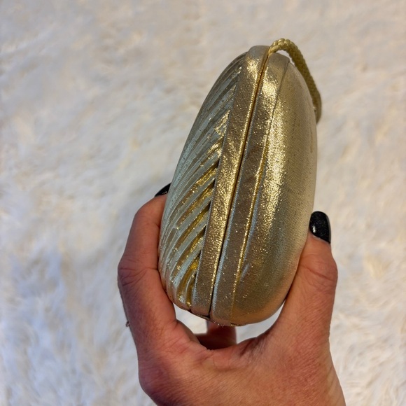 Y&S Original Vintage Rare Clam Shell Shape Gold  Evening crossbody purse - Picture 8 of 13